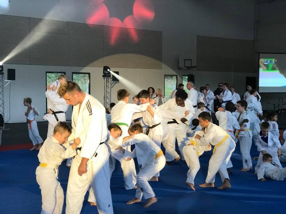 Inauguration du gymnase Émilie Andéol à Magny le Hongre