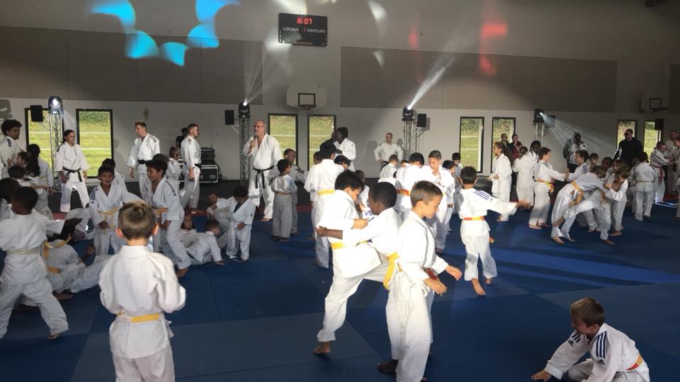 Inauguration du gymnase Émilie Andéol à Magny le Hongre