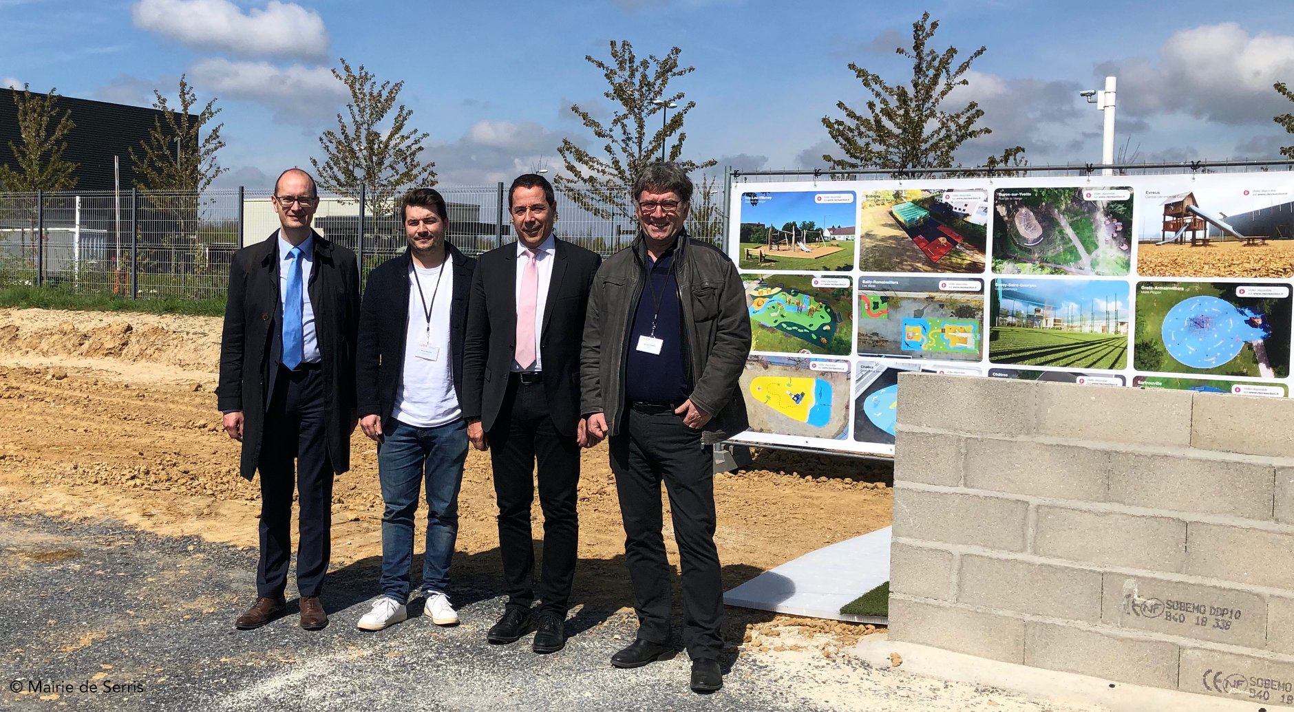 Pose de la première pierre du siège de l'entreprise Récré'Action