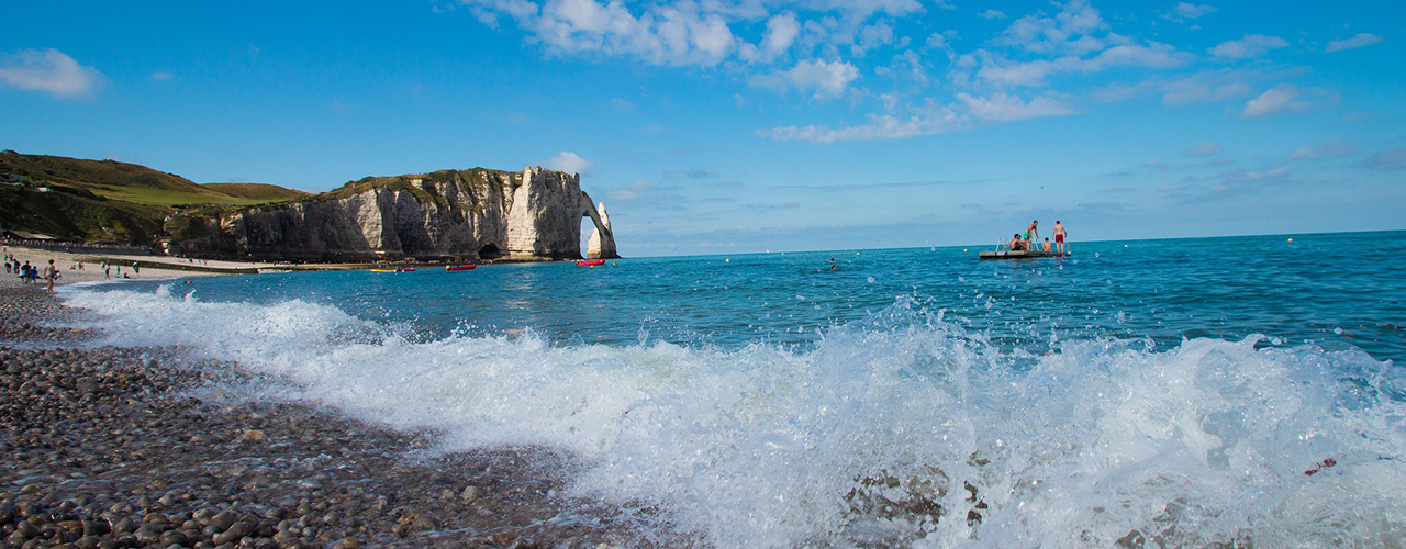 Journée plage en famille à Étretat