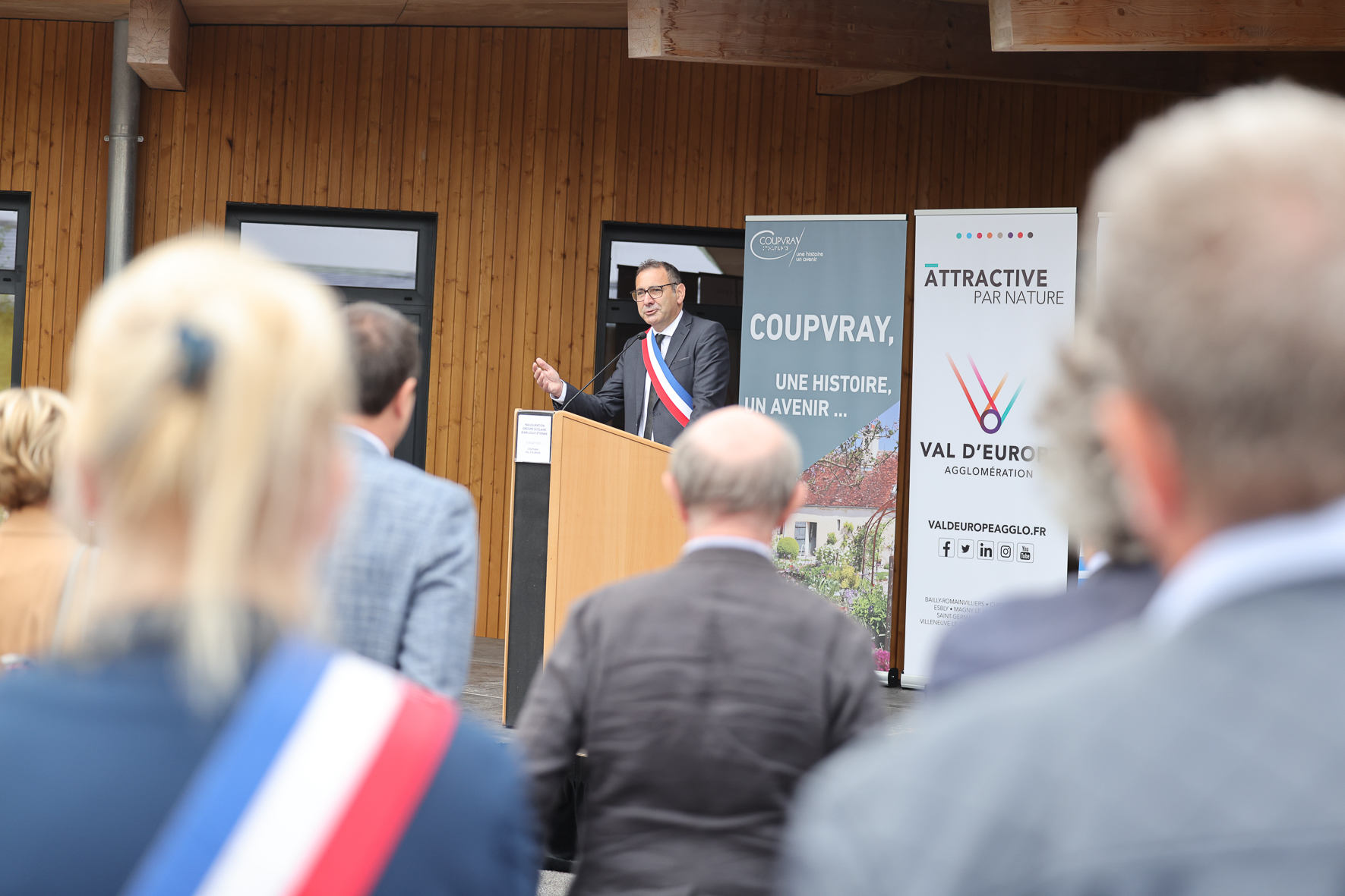 Cérémonie d'inauguration du groupe scolaire Jean-Louis Etienne à Coupvray